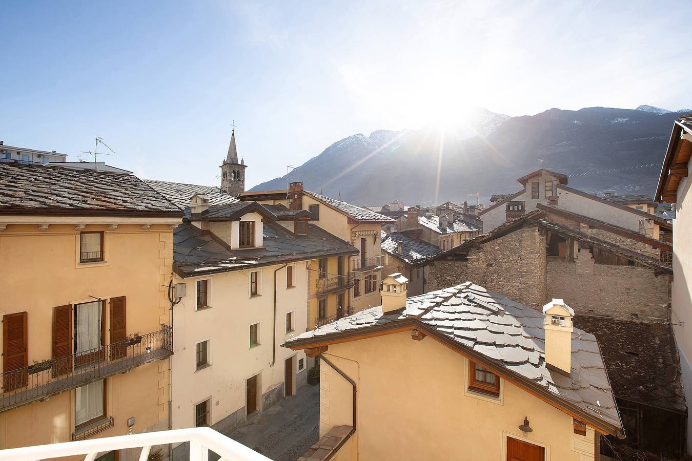 Ganze Wohnung, Ferienwohnung "Maison Étoile - Stella" mit Bergblick, Balkon und Wlan in Aosta, Walliser Alpen
