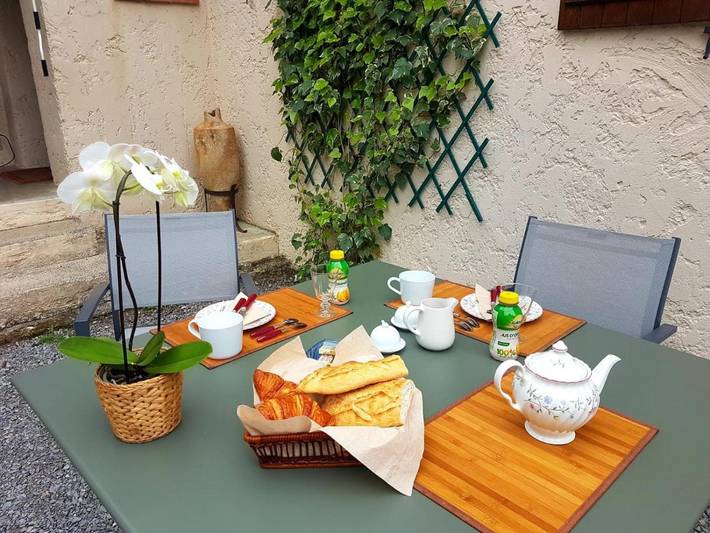 Location de vacances pour 2 personnes, avec jardin ainsi que terrasse et vue à Joyeuse - 4