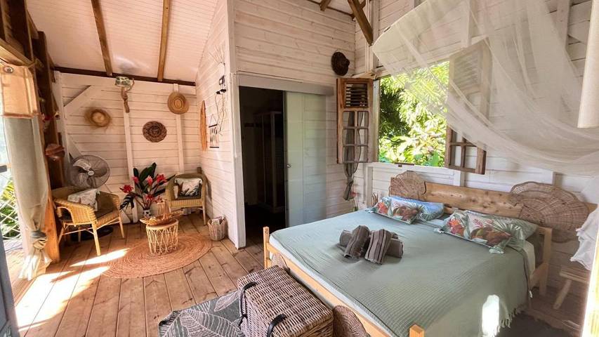 Gîte pour 2 personnes, avec jardin ainsi que terrasse et vue à Gourbeyre - 3