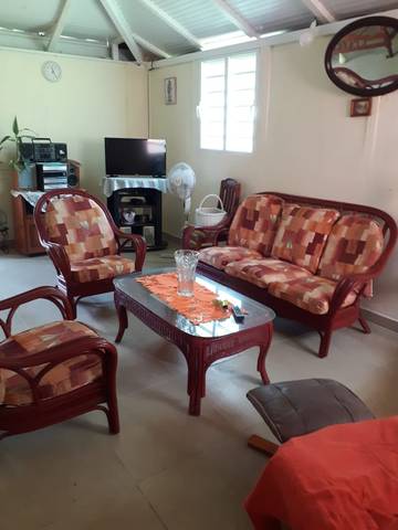 Location de vacances pour 3 personnes, avec jardin dans Riviere la Lezarde