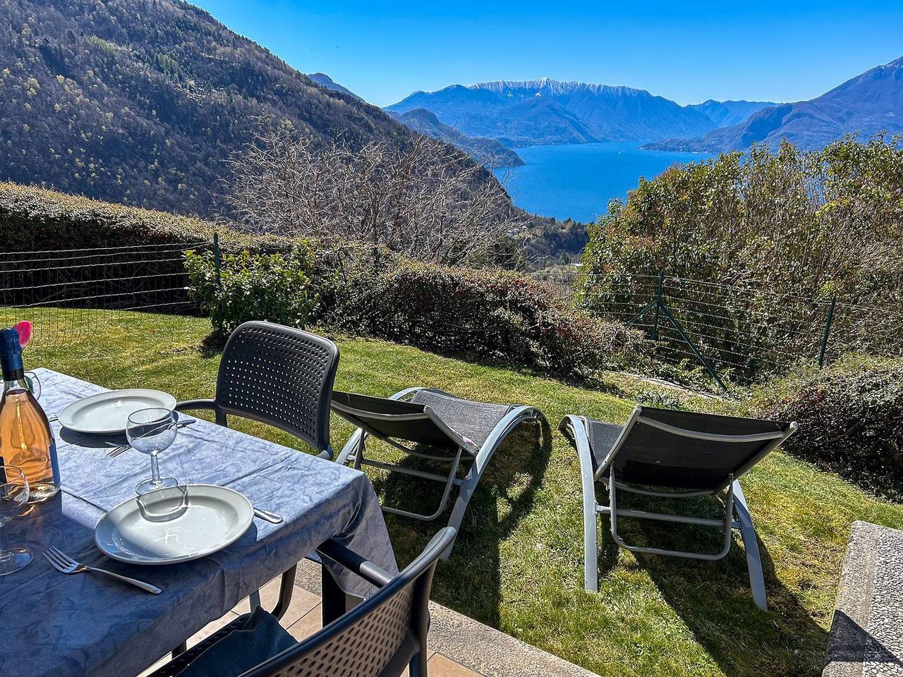 Ganze Wohnung, Paradiso Sole Garten-Ferienwohnung mit Pool in Vestreno, Valvarrone