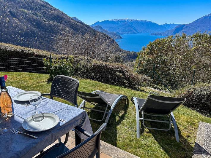 Ferienwohnung für 6 Personen, mit Terrasse und Garten sowie Pool und Seeblick in Oberitalienische Seen - 4