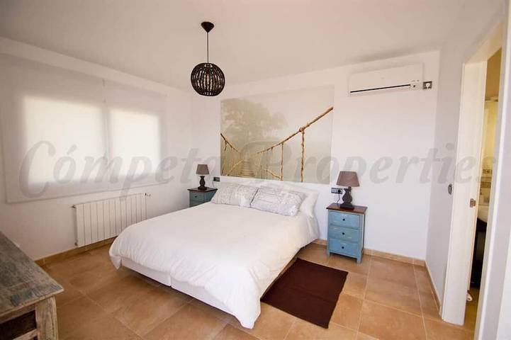Villa de luxe neuve, 5 chambres, 5 salles de bain, piscine privée in Canillas de Albaida, Cordillera Penibética
