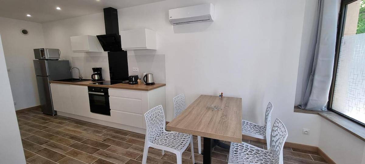 Appartement entier, One-Bedroom Apartment in Saint-Donat-sur-l'Herbasse, Région de Valence