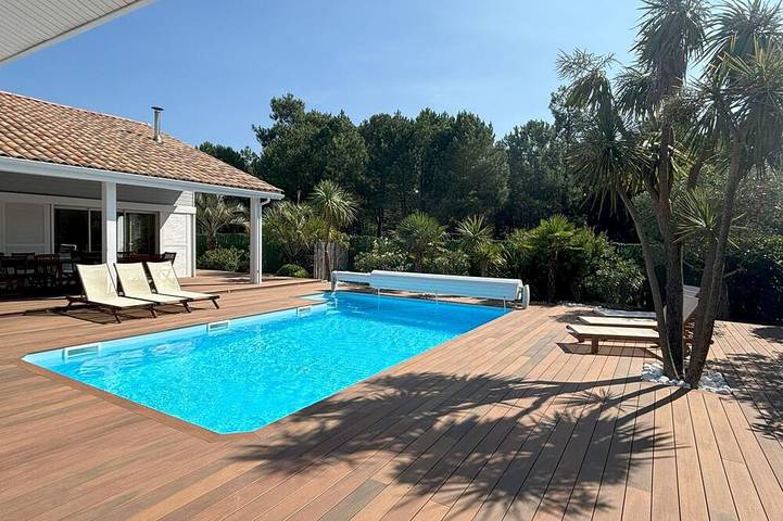 Location de vacances pour 10 personnes, avec terrasse et jardin à Vensac