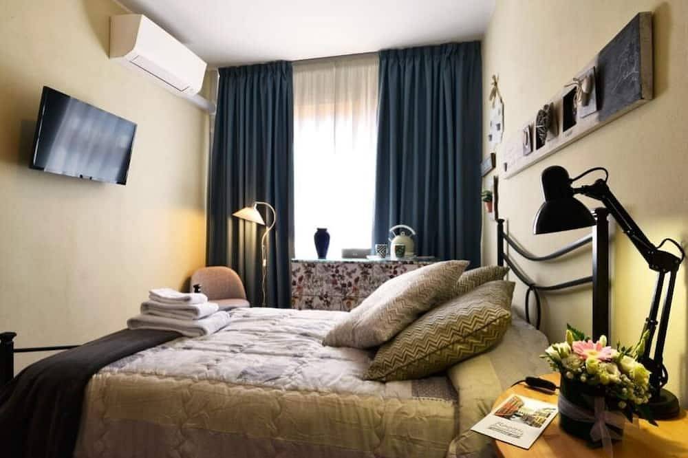 Room & Breakfast Canalino 21: Standard Single Room with Shared Bathroom in Modena, Modena Province