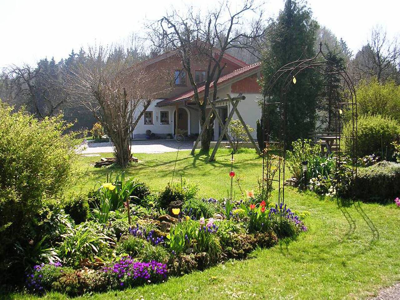 Ferienhof Mühlbacher - Doppelzimmer Gartenblick mit Dusche/Wc in Waging am See, Rupertiwinkel