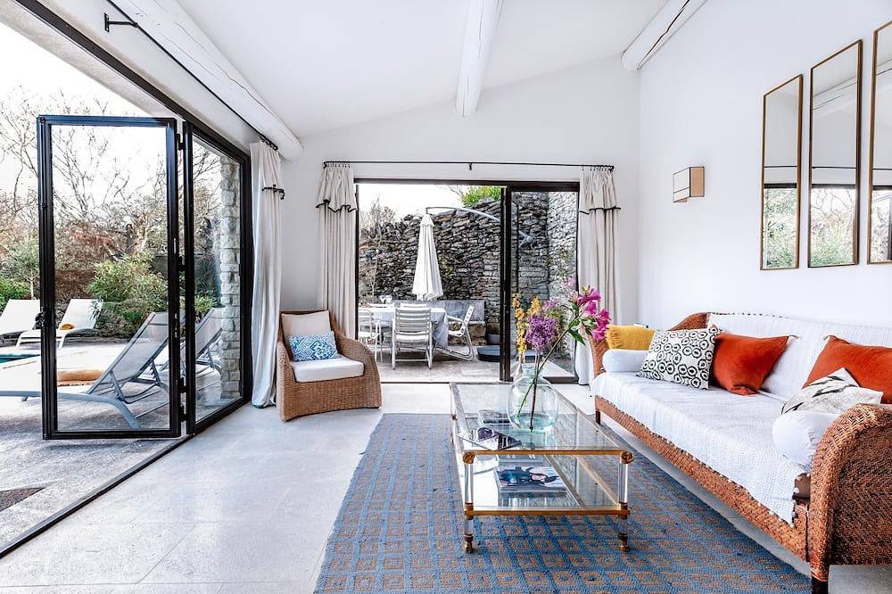 Abgeschiedene Villa aus dem 17. Jahrhundert mit 2/3 Schlafzimmern und privatem Pool. in Gordes, Regionaler Naturpark Luberon