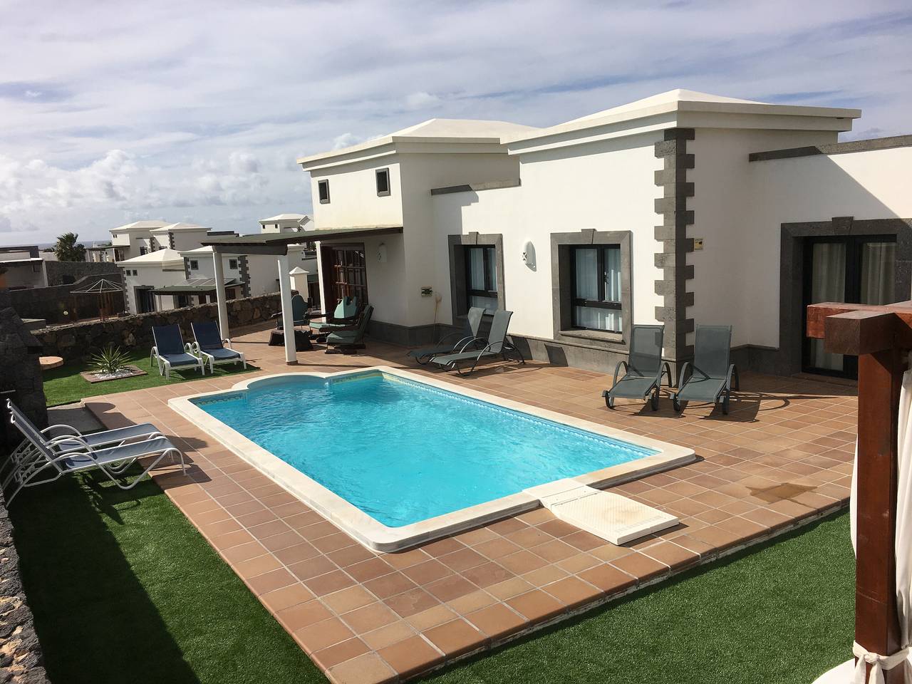 'Villa Los Alisios 58' with Mountain View, Pool, Wi-Fi, Terraces & Garden in Montaña Roja, Yaiza