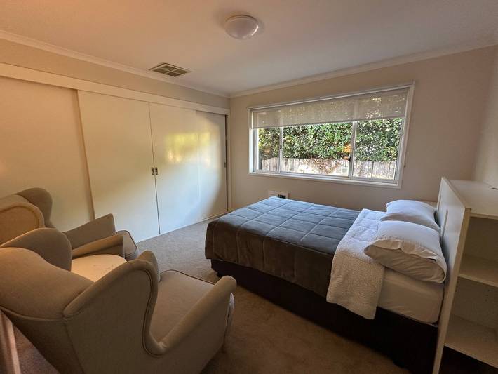 Acogedora casa de 2 dormitorios en Curtin cerca del hospital de Canberra in Woden, Canberra