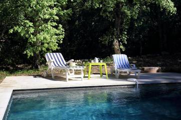 Gîte pour 6 personnes, avec terrasse et piscine à Saint-Martin-de-Castillon