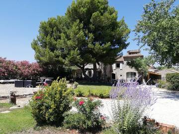 Chambre d’hôte pour 2 personnes, avec jacuzzi ainsi que jardin et piscine à Lançon-Provence