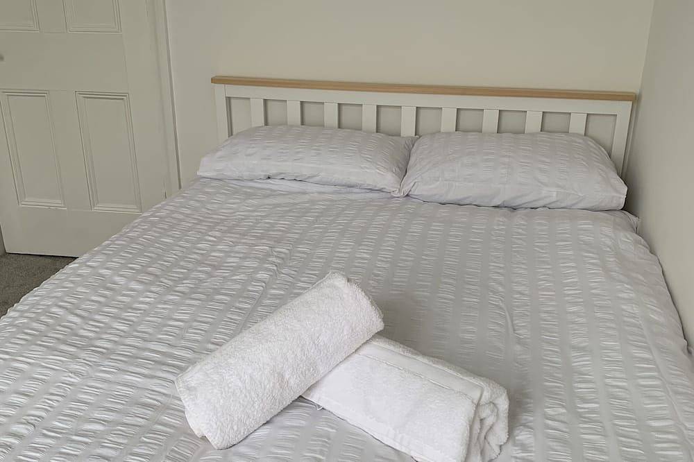 Iris home in Southsea, Portsmouth. 15 minute walk to the seafront! in Portsmouth, Südostengland