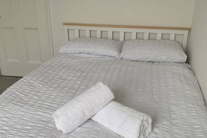 Iris home in Southsea, Portsmouth. 15 minute walk to the seafront! in Portsmouth, Südostengland