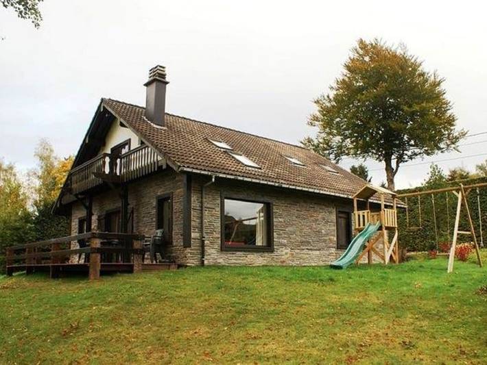 Location de vacances pour 8 personnes, avec Terrasse ainsi que Jardin et Vue dans Xhoffraix