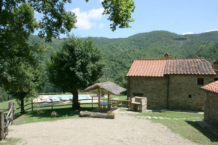Location de vacances pour 5 personnes, avec jardin ainsi que vue sur le lac et piscine à Arezzo - 3