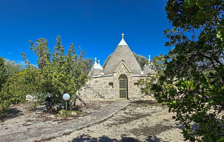 Trullo per 5 persone, con giardino e piscina nonché terrazza ad Ostuni