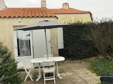 Gîte pour 4 personnes, avec terrasse à Barbâtre