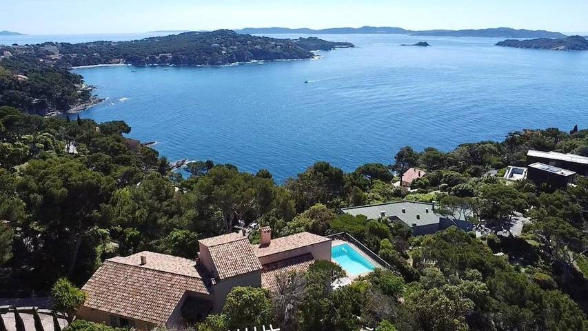 Location de vacances pour 12 personnes, avec vue ainsi que jardin et piscine dans Port du Niel - 2