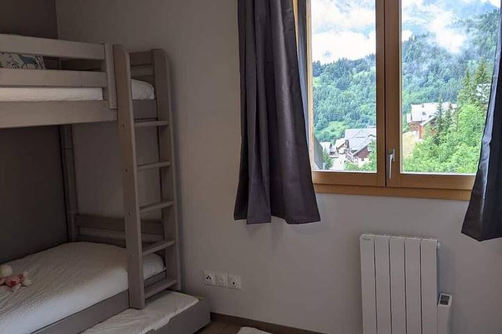 Ganze Wohnung, New 8/9-person ski-in/ski-out apartment on the Alpe d'Huez ski area in Oz, Nationalpark Écrins