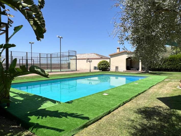 Chalet para 8 personas, con vistas además de piscina y jardín - 1