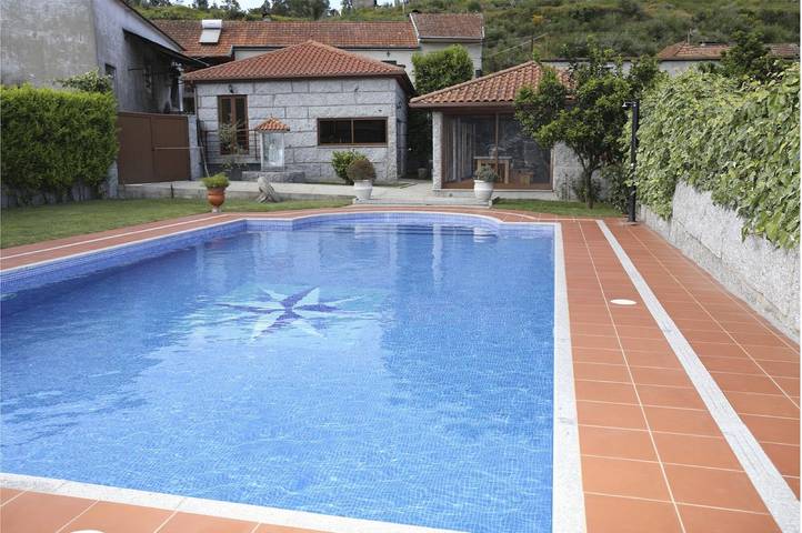 Location de vacances pour 8 personnes, avec Balcon et Jardin dans Agilde