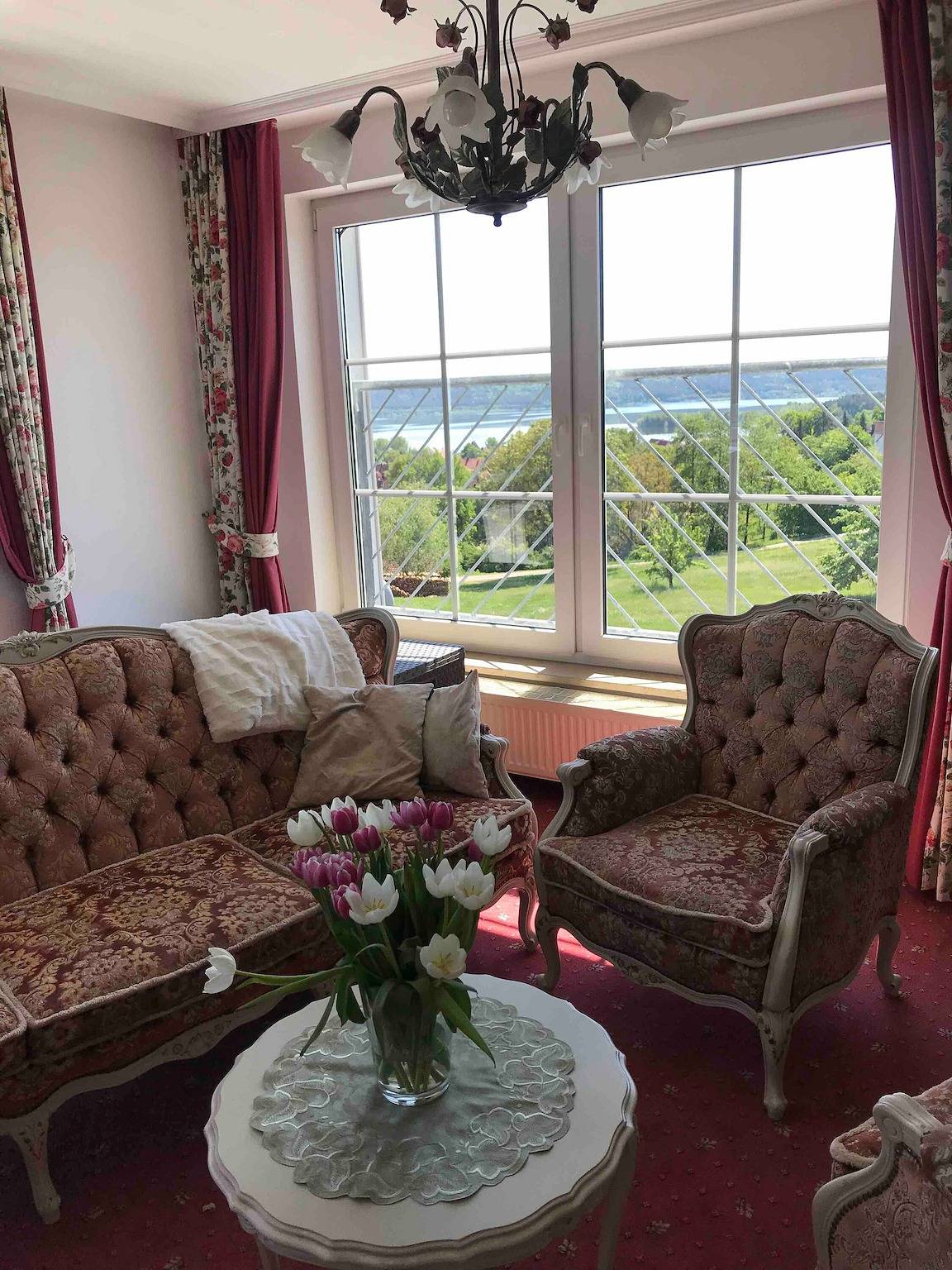 Ganze Wohnung, Apartment „Romantik-Suite mit Whirlpool“, Seeblick, privater Terrasse & Wlan in Enderndorf am See, Spalt