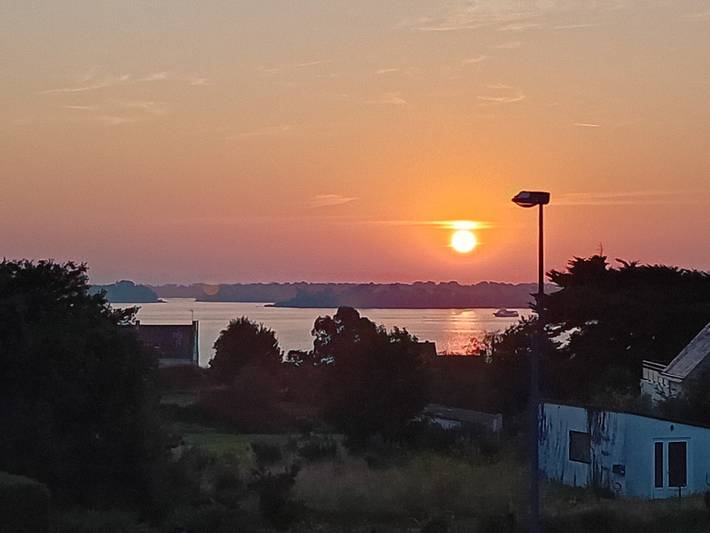 Bed and Breakfast 'Er Vingle - Chambre - Locmariaquer' with Sea View, Shared Terrace and Wi-Fi in Locmariaquer, Côte des Mégalithes