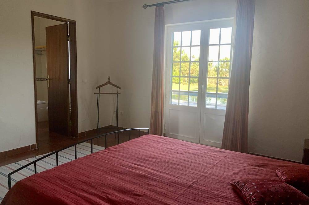 Villa mit Pool und Garten neben Golf und Strand in Vau, Leiria District