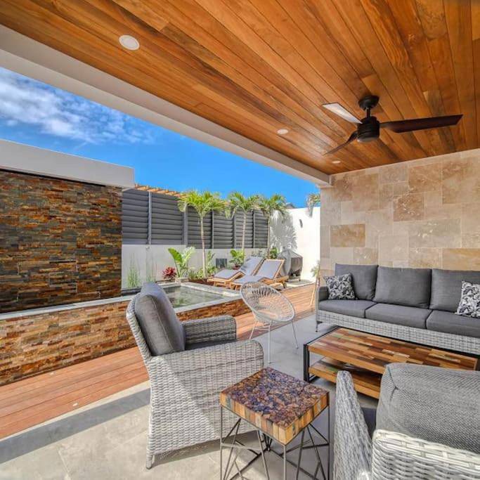 Location de vacances pour 8 personnes, avec terrasse ainsi que jacuzzi et piscine à La Saline les Bains - 2