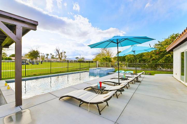 Ferienhaus für 12 Personen, mit Ausblick und Garten sowie Pool, mit Haustier - 1