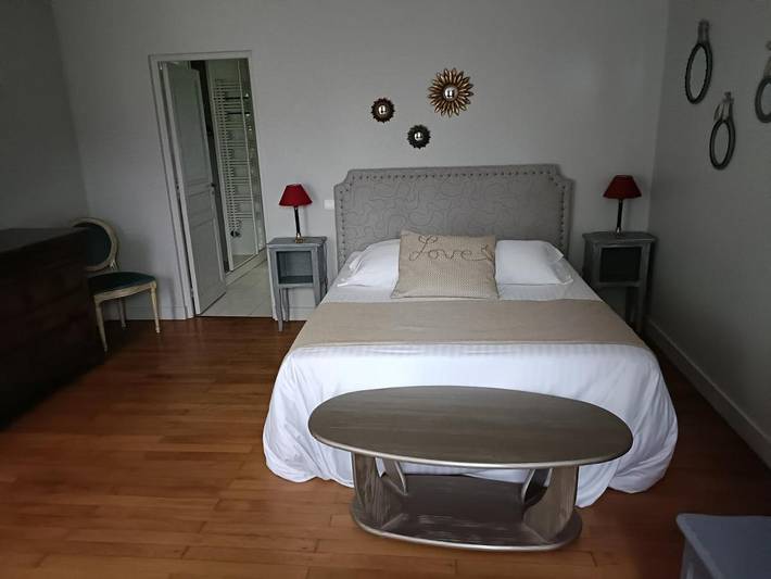 Location de vacances pour 3 personnes, avec piscine ainsi que vue et jardin, adapté aux familles à Francueil - 2