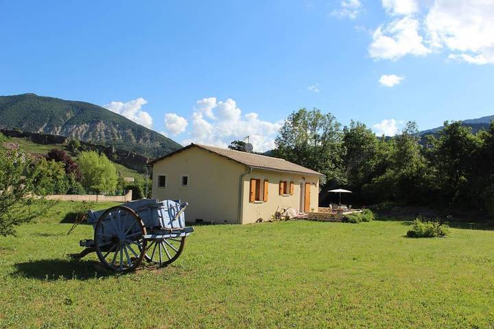 Gîte pour 4 personnes, avec Terrasse ainsi que Jardin et Vue