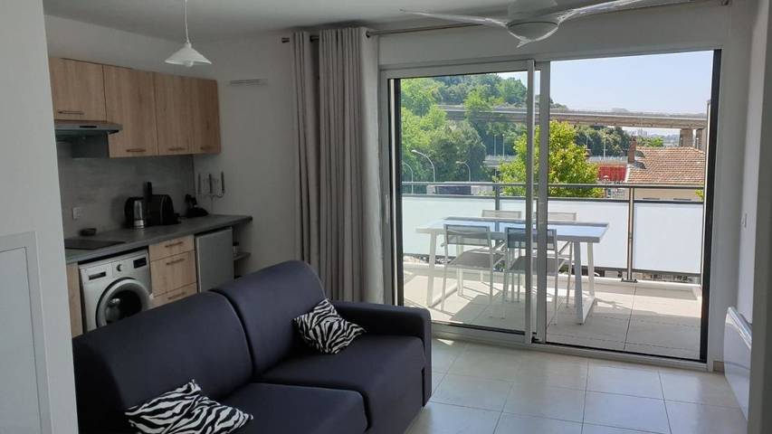 Gîte pour 2 personnes, avec terrasse et vue dans Allianz Riviera - 2