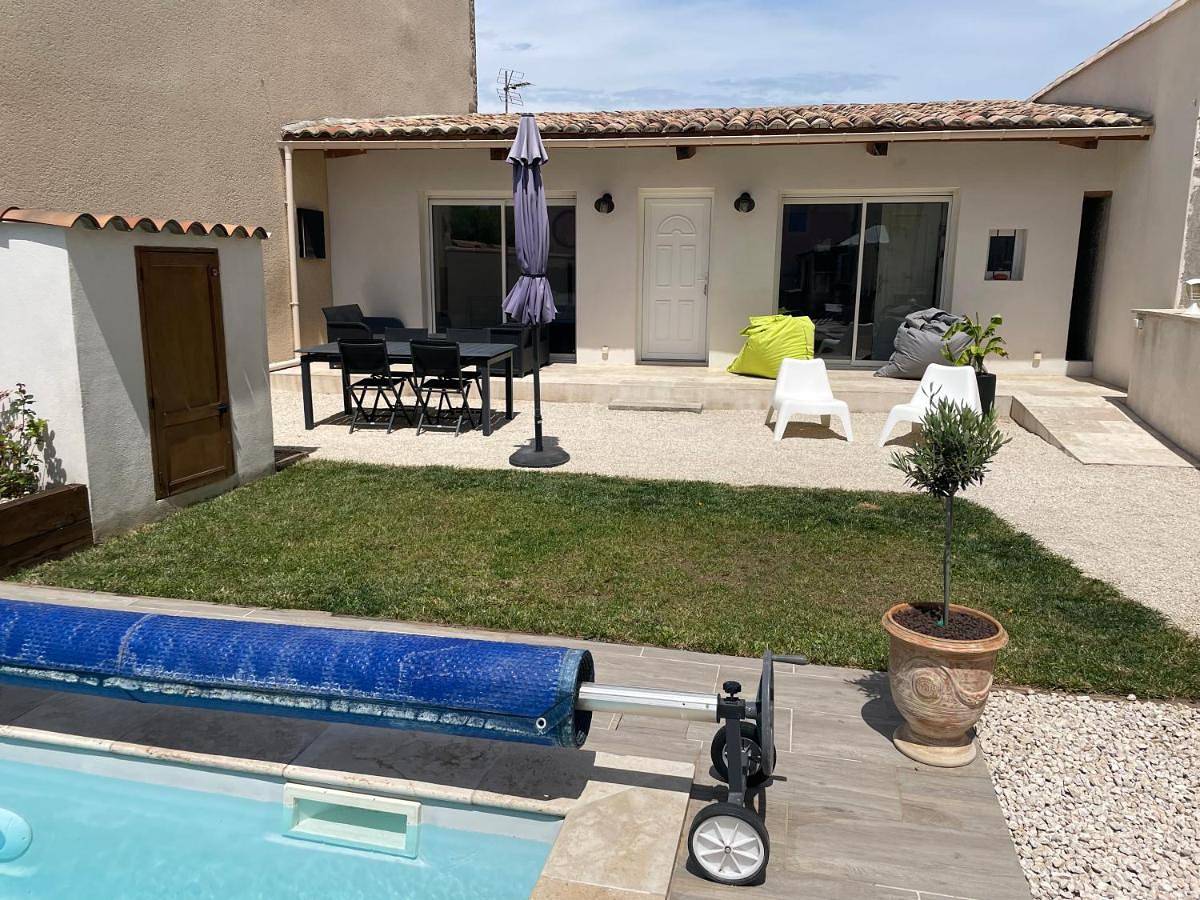 Studio moderne proche centre village in Sainte-Cécile-les-Vignes, Vaucluse