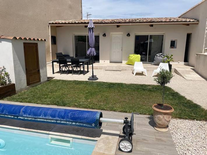 Ferienhaus für 2 Personen, mit Terrasse und Pool in Sainte-Cécile-les-Vignes