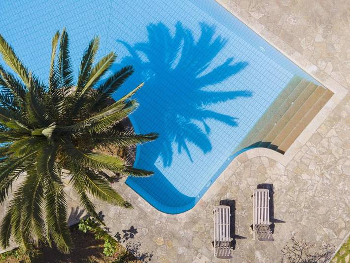 Villa for 8 people, with pool and garden in Samos