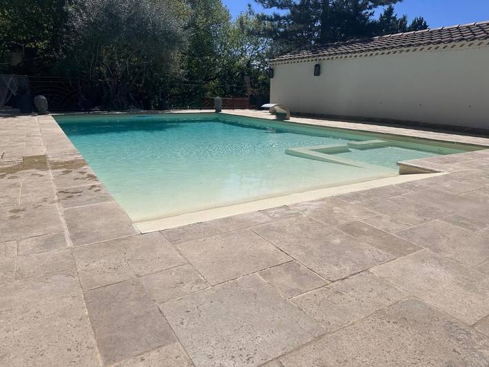 Gîte pour 4 personnes, avec Terrasse ainsi que Jardin et Piscine à Rians