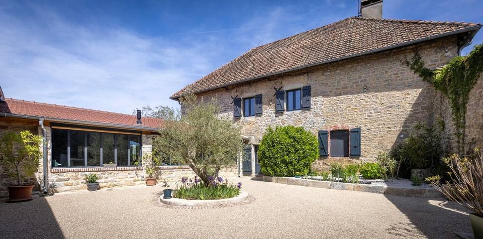 Chambre d’hôte pour 2 personnes, avec jardin ainsi que piscine et vue à Tourmont