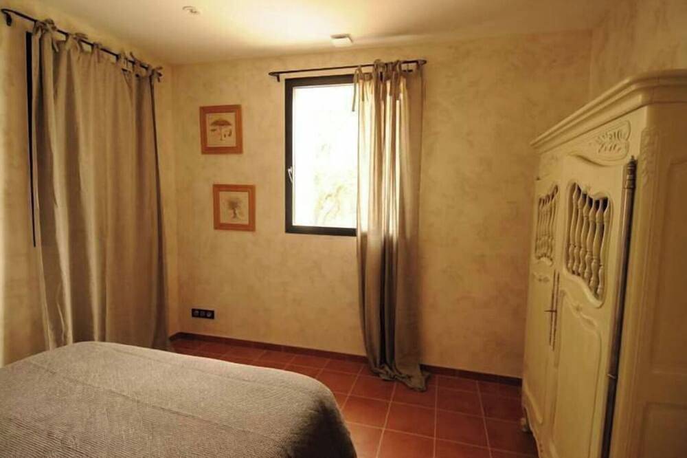 Light Villa, 5 rooms, 10/12 people, Hot Swimming pool in Lourmarin, Parc naturel régional du Luberon