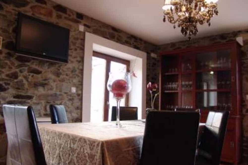 Casa Santa Catarina I in Penha Garcia, Castelo Branco District