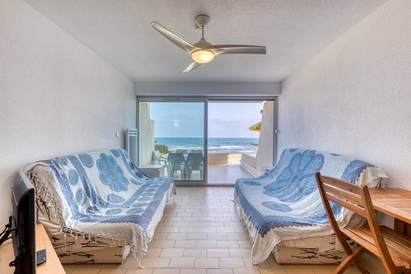 Apartamento entero, Apartamento "Première Ligne Avec Terrasse" con vistas al mar, terraza privada y Wi-Fi in Carnon-Plage, Mauguio