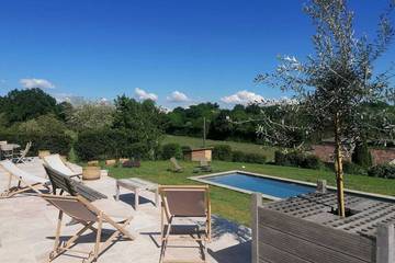 Gîte pour 8 personnes, avec piscine à Rions