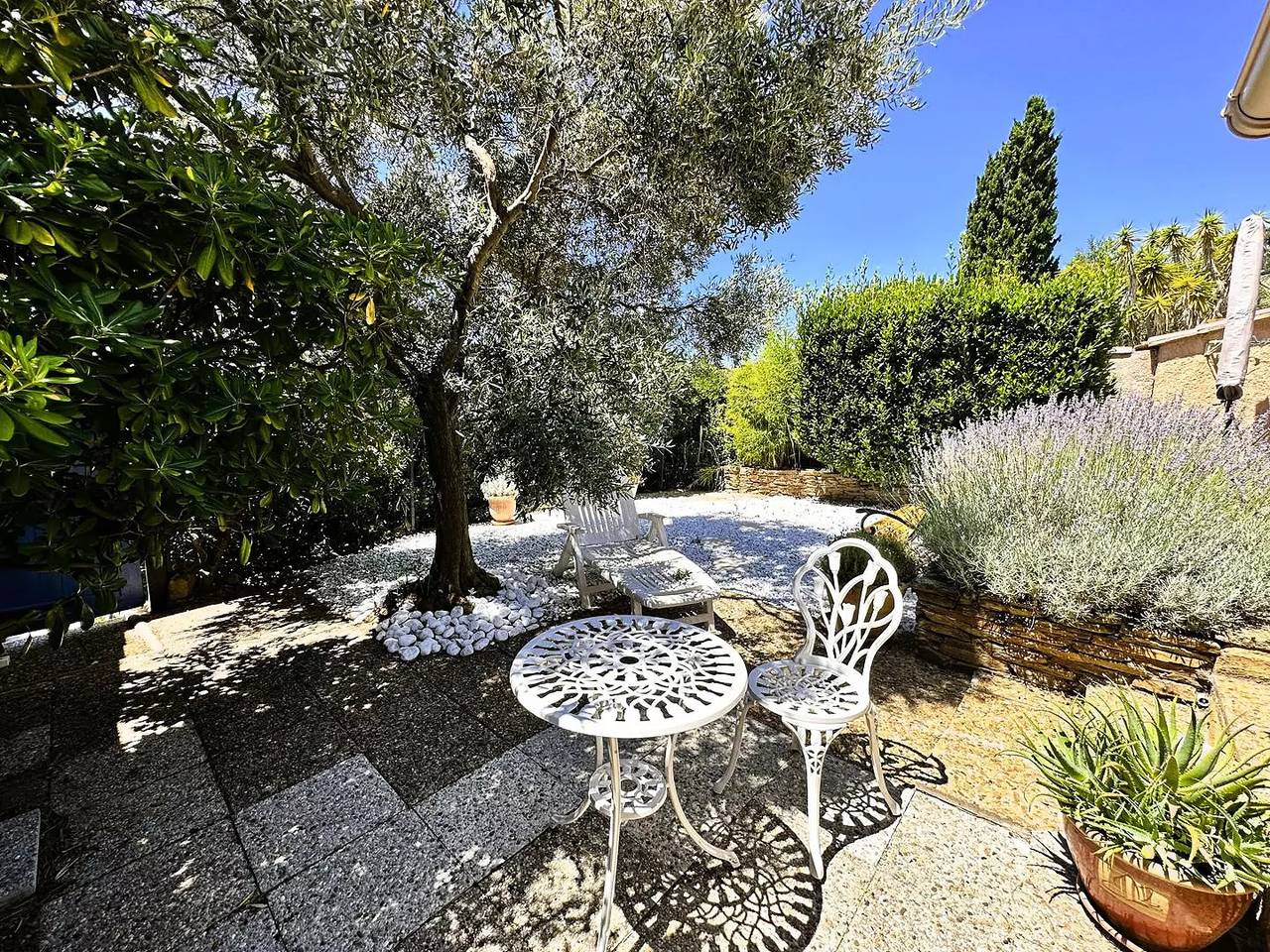 Mazet climatisé pour 4 personnes avec tennis et piscine à La Londes-Les-Maures in La Londe-les-Maures, Côte méditerranéenne (France)