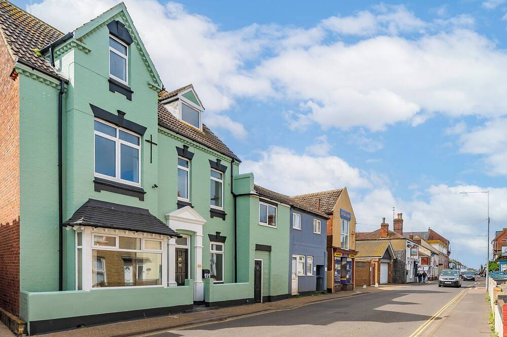 Choose \"Logan Lodge, Great Yarmouth\" for your Hen, Stag or other Large Group! in Great Yarmouth, The Broads