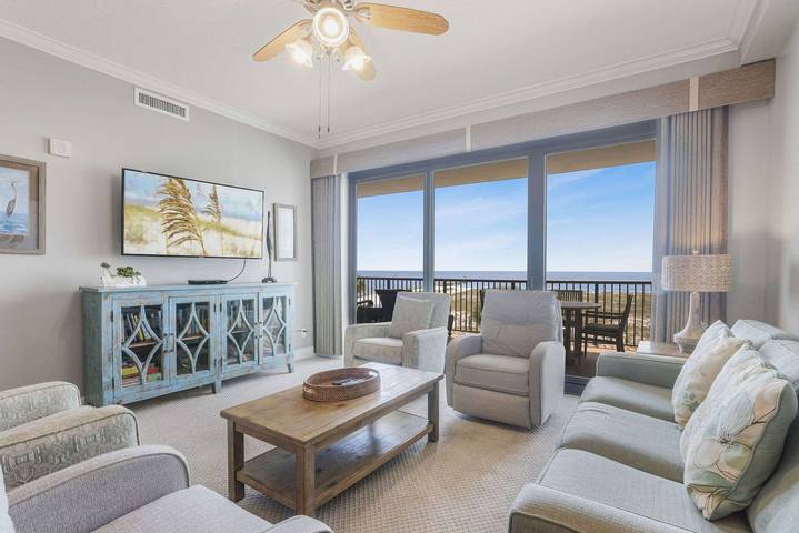 Vacation rental for 8 people, with terrace and yard as well as pool by Orange Beach