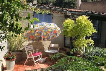 Location de vacances pour 4 personnes, avec terrasse et jardin, animaux acceptés à Carcès