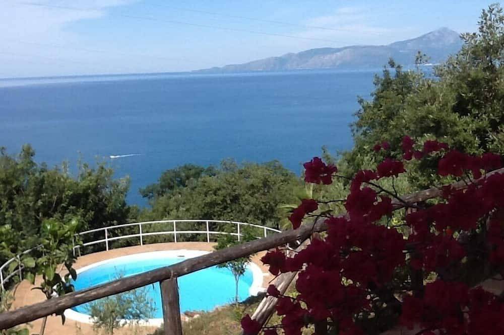 Piccola villa situata in una tranquilla piscina e vista mare / Golfo di Policastro in Maratea, Provincia di Potenza