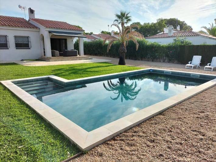 Chalet pour 6 personnes, avec terrasse ainsi que piscine et jardin à L'Ametlla de Mar - 4