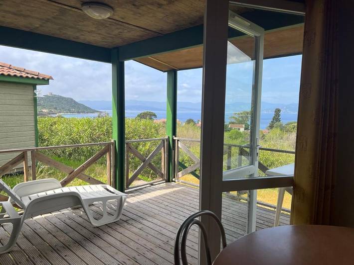 Location de vacances pour 5 personnes, avec terrasse ainsi que vue et jardin à Belvédère-Campomoro - 3